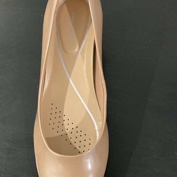 Easy Spirit tan pumps size 8 1/2 - Picture 4 of 5
